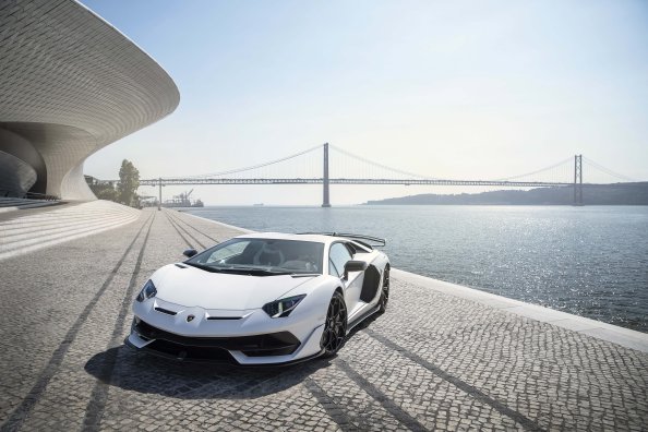 Lamborghini Aventador SVJ White Lisbon 5k