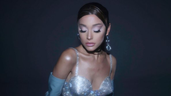 Ariana Grande Rem Beauty 5k