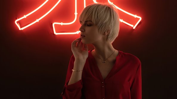 Blonde Girl Short Hair 4k