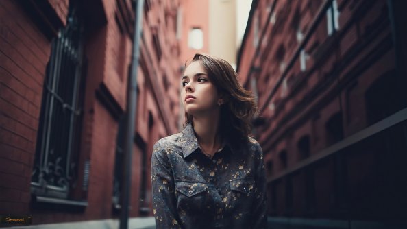 Brunette Girl Looking Away 4k