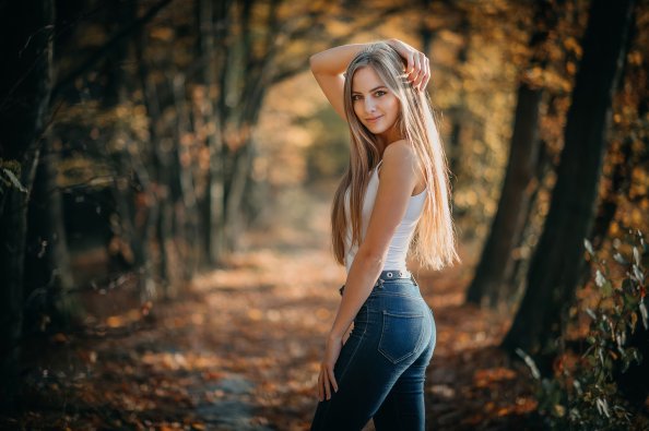 Blonde Model Blue Jeans 4k