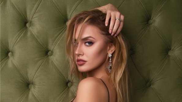 Blonde Girl Hand In Hairs Looking Back 4k