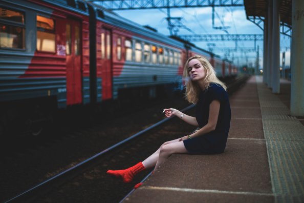 Girl Sitting On Platform Smoking 5k