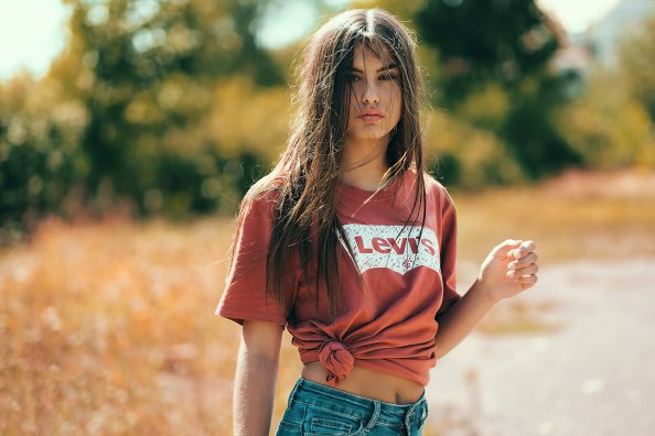 Girl Hair In Face Levis Tshirt 4k