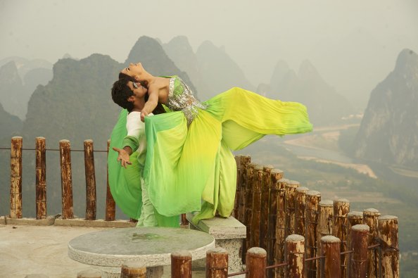 Vikram And Amy Jackson