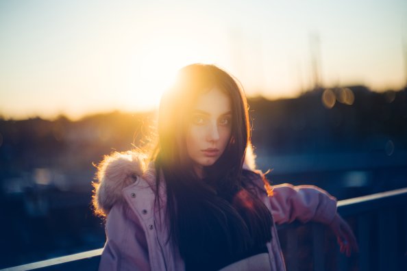 Girl Street Sunbeams 8k