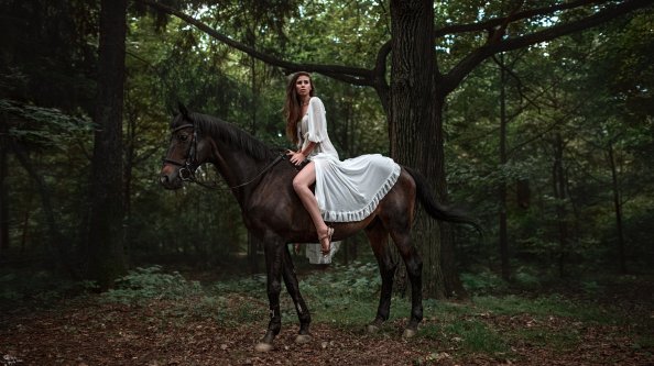 Model With Horse