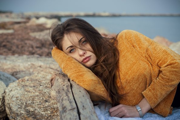 Blue Eyes Orange Sweater Girl 4k