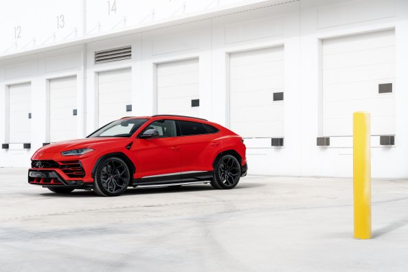 Red Lamborghini Urus 2019 8k