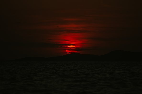 Dark Sunset Sea 5k