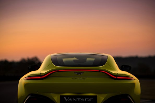 Aston Martin Vantage 2018 4k