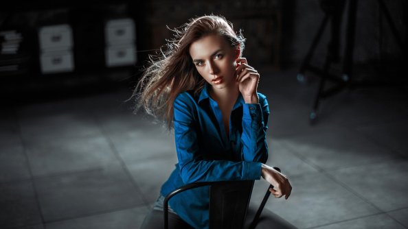 Brunette Light Focus Girl