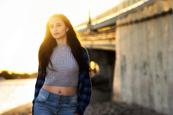 Urban Women Sunlight On Face 4k