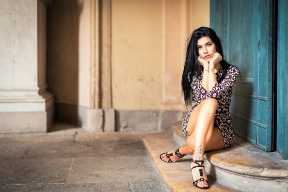 Pose Sitting Brunette Girl