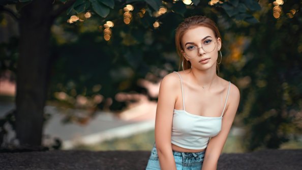 Girl With Glasses 4k