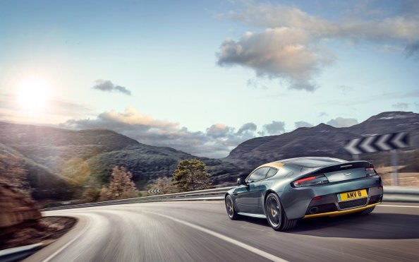 Aston Martin Vantage V8