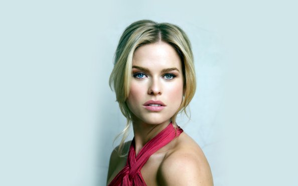 2016 Alice Eve