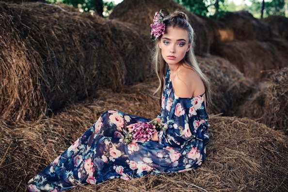 Blue Eyes Brunette Girl With Flower On Head 4k