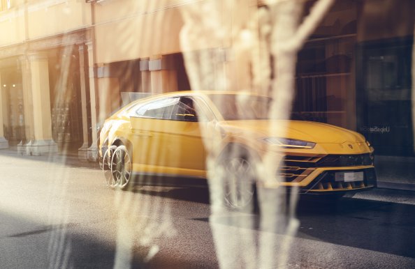 Yellow Lamborghini Urus 2019 8k