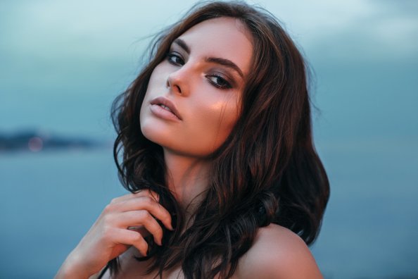 Girl Looking At Viewer 5k 2019