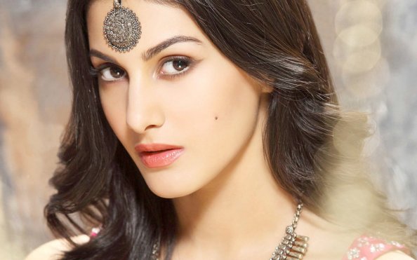Amrya Dastur