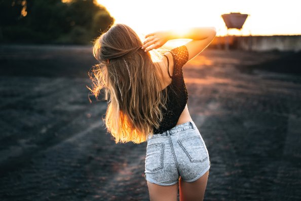 Girl Long Blonde Hairs 4k