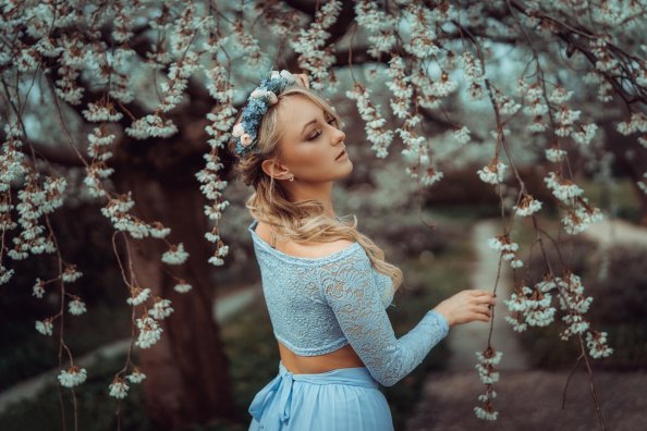 Blonde Girl Bokeh 5k