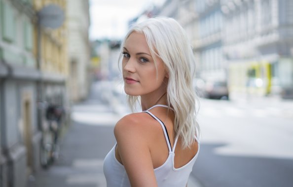 White Hair Girl Looking Back 4k