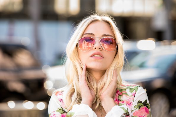 Girl Glasses Sunlight 5k