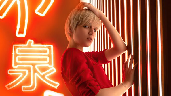 Blonde Girl Hands In Short Hair 5k