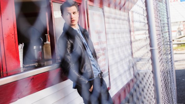 Ansel Elgort 4k