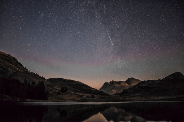 Mountain Range Reflection Shooting Stars 8k