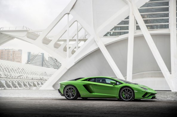 Lamborghini Aventador S Side View 2018