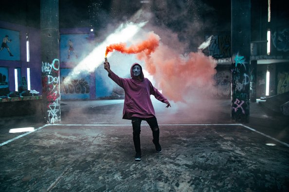 Smoke Bomb Anonymus Mask Guy 5k