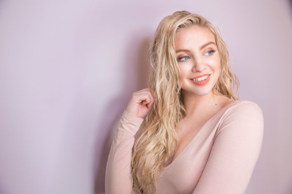 Model Smiling 5k