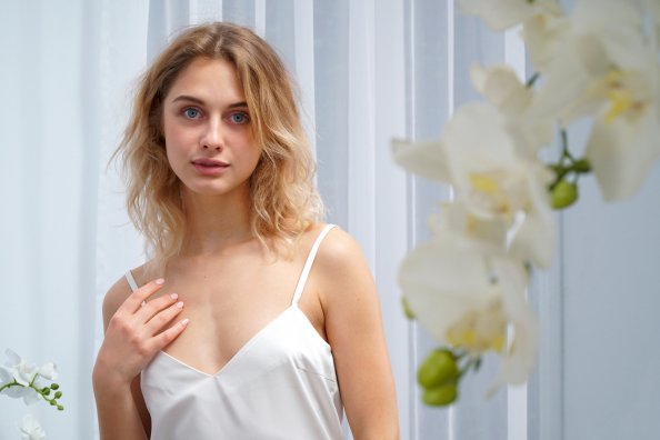 White Dress Model 4k