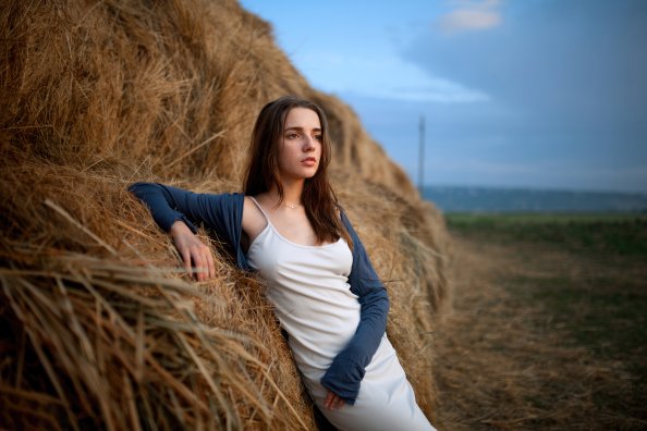 Women Brunette Model Farm