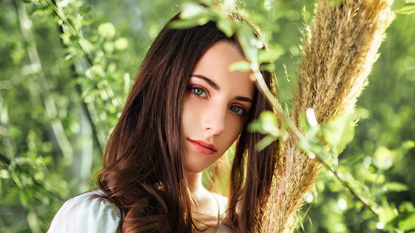 Girl In Nature Looking At Viewer 4k