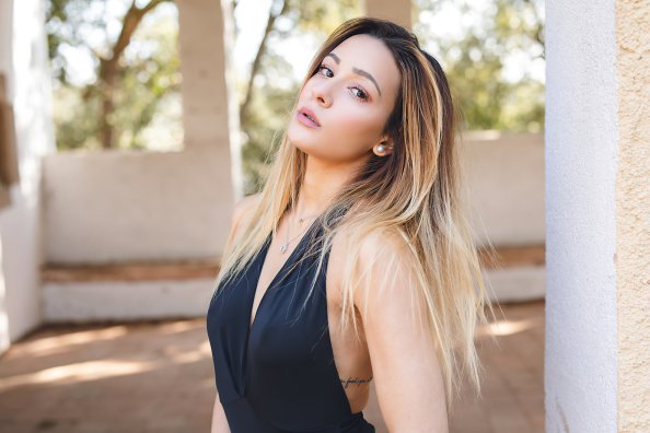 Blonde Girl Model Outdoor 4k