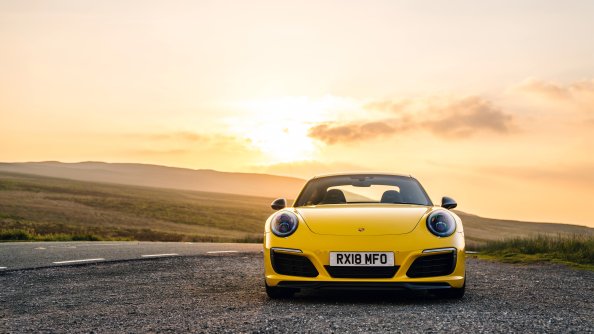 2018 Porsche 911 Carrera T Coupe Front View