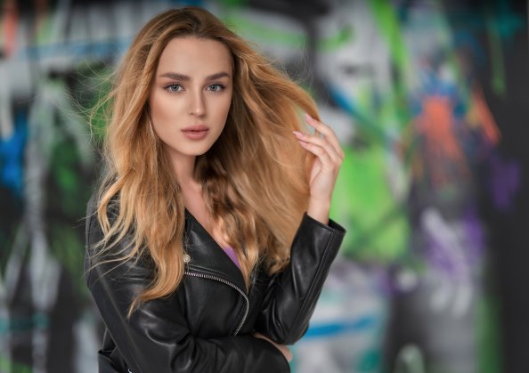 Blonde Girl Jacket Brunette 5k