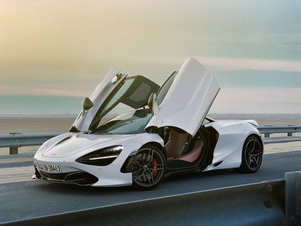 White Mclaren 2020