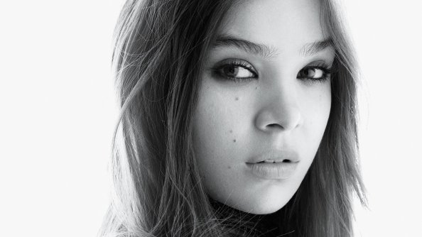 Hailee Steinfeld Black And White