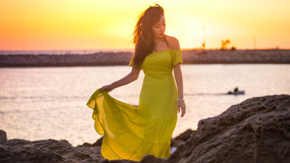 Girl In Yellow Spaghetti Dress 5k