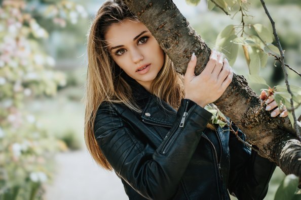 Girl Outdoor Tree Branch 4k