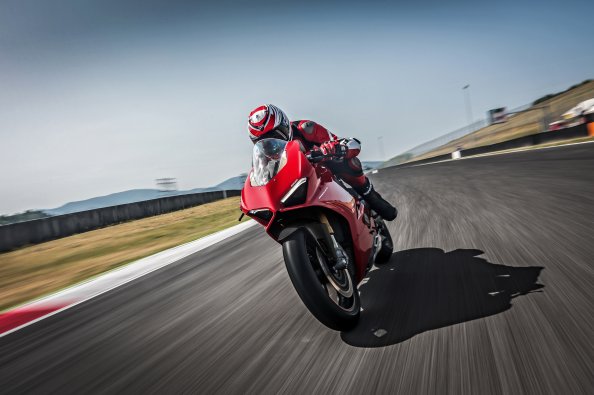 Ducati Panigale V4 S 2018 Racing