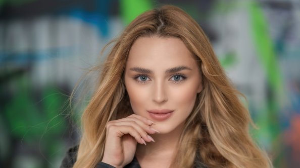 Blonde Hairs Girl Smiling Looking At Viewer 5k