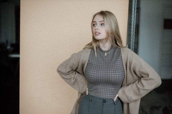 Cute Blonde Girl Side 5k