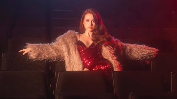 Madelaine Petsch Schon Magazine 5k