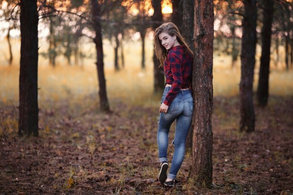 Brunette Jeans Girl Smiling Cute